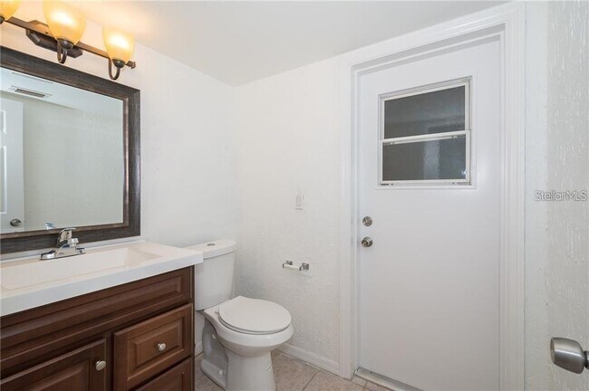 Building Photo - 8413 Shady Glen Dr