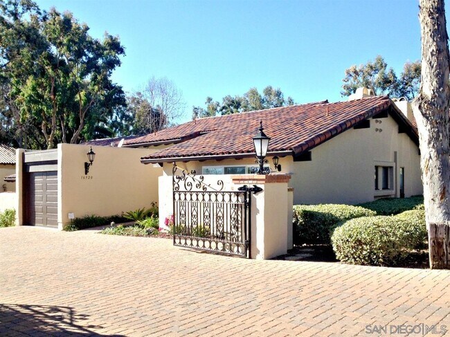 Building Photo - 16920 Via De Santa Fe