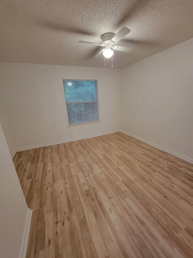 Building Photo - 1100 Greentree Ct