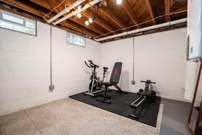 Building Photo - 258 N Sinsbury Dr