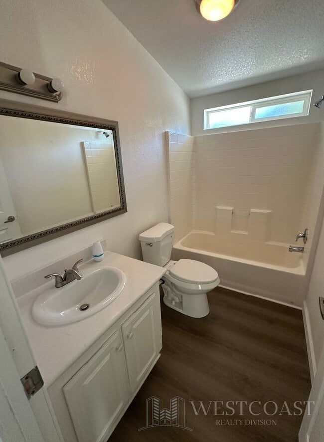 Building Photo - 41644 Valencia Way