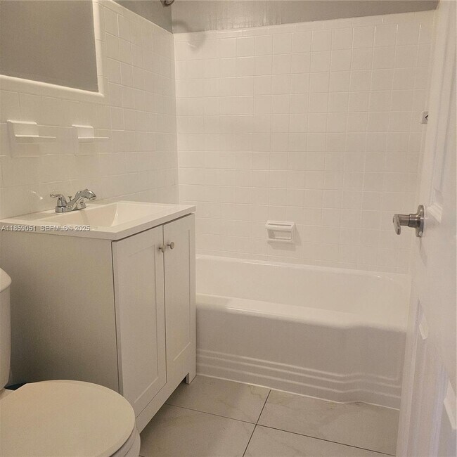 Building Photo - 3114 E Sunrise Blvd