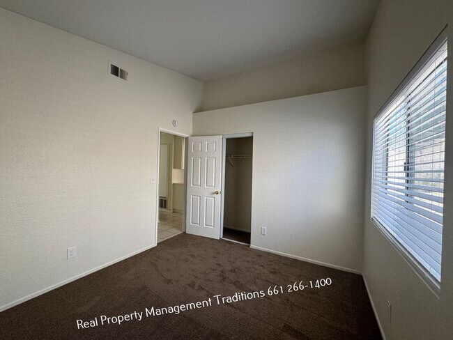 Building Photo - GREAT Westside Home