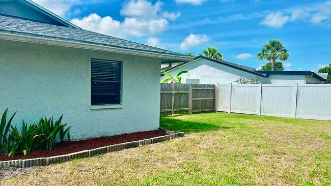 Building Photo - 3178 Village Park Dr