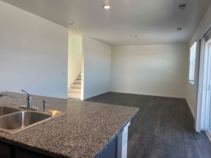 Building Photo - 6050 Amerifax Dr