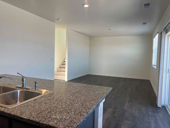 Building Photo - 6050 Amerifax Dr