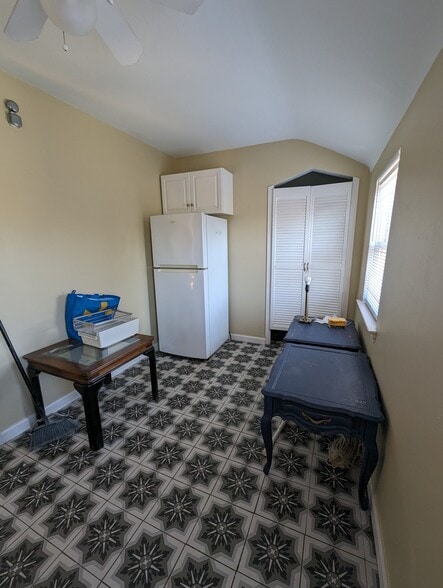 Building Photo - 1117 Logan Ave