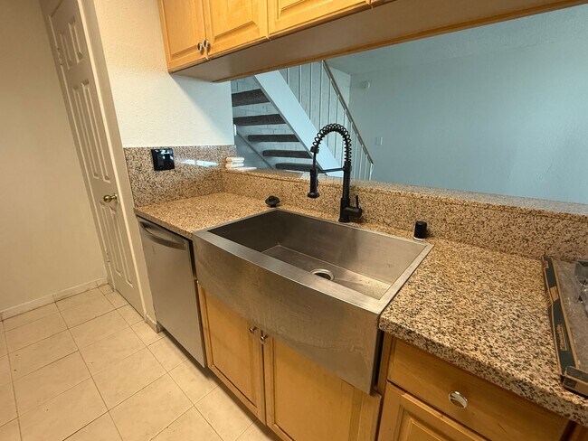 Building Photo - Beautifully Updated 2 Bed, 1 Bath Townhome-Style Condo in Auburn Greens!