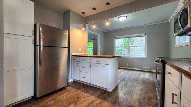 Primary Photo - 1242 10th St N