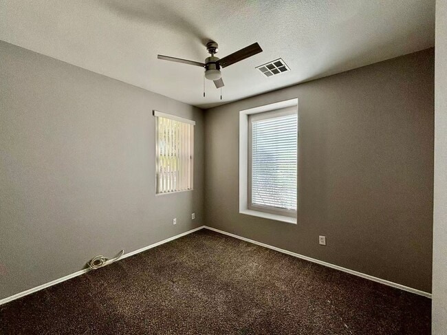 Building Photo - 2376 Summer Home St