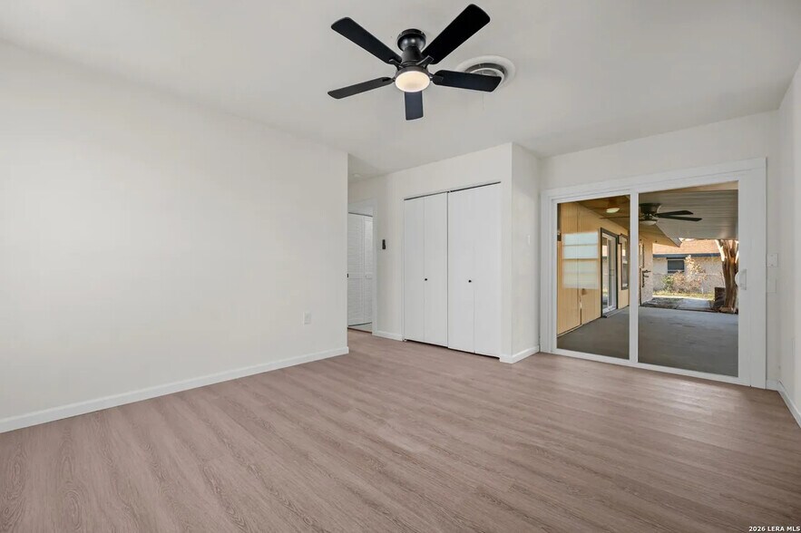 Building Photo - 209 Windcrest Dr