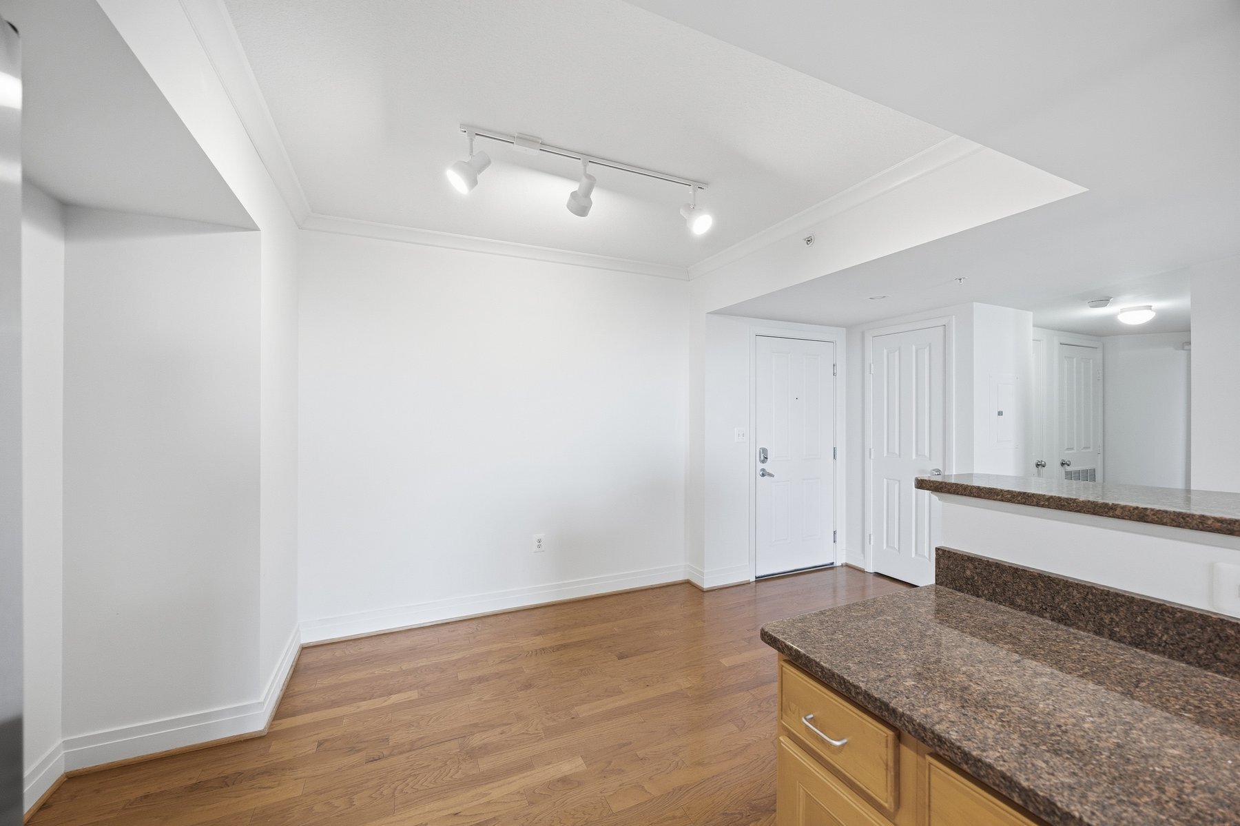 Building Photo - 414 Water St