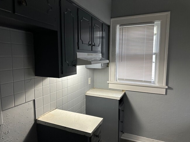 Building Photo - Coming Soon-Large house with fresh paint &...