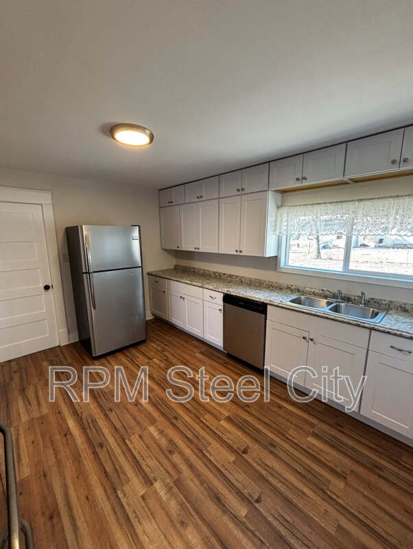 Building Photo - 1938 E 6th St