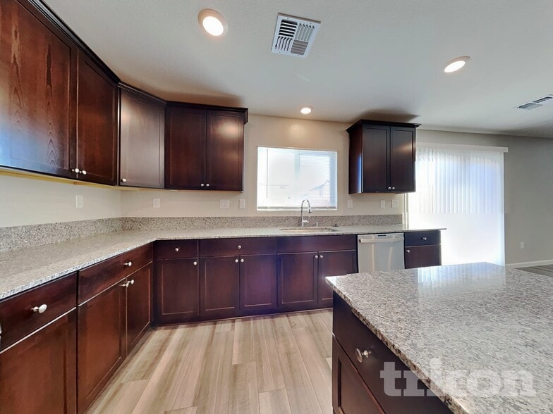 Building Photo - 8958 Elk Ravine Dr