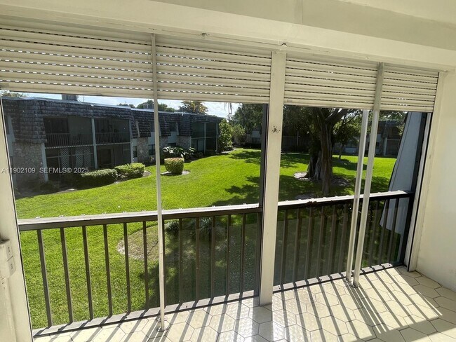 Building Photo - 3125 Oakland Shores Dr