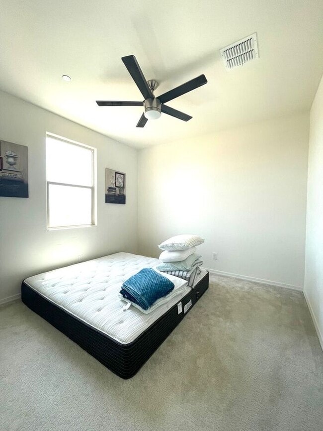 Building Photo - Beautifully upgraded 4 BD /3 BA plus Den home in the desirable subdivision of Tierra Del Rio!