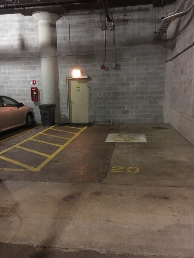 Building Photo - 1525 S Sangamon St