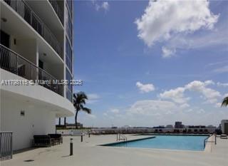 Building Photo - 1750 N Bayshore Dr