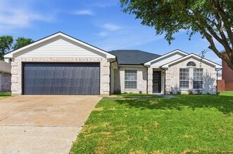 Building Photo - 1006 Lake Dallas Dr