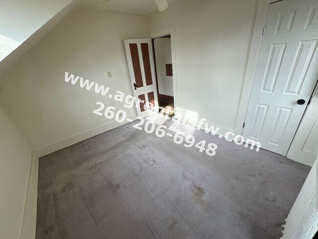 Building Photo - 1002 Columbia Ave