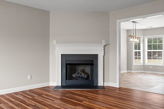 Building Photo - 3 Bed 2 Bath Convenient to Fayetteville and Raleigh