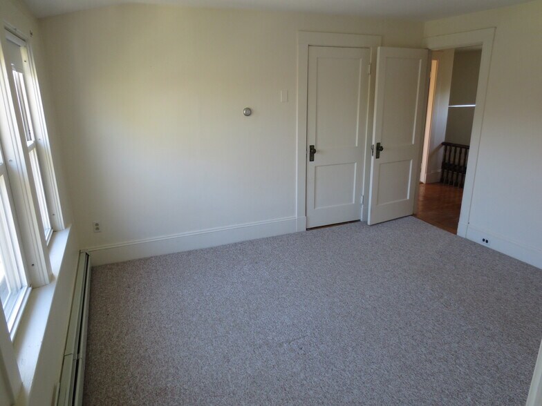 Building Photo - 41 Fern St
