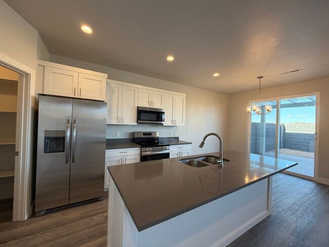 Building Photo - BRAND NEW TOWNHOME FOR RENT!