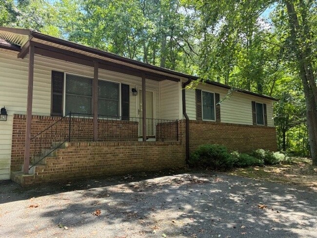 Building Photo - Rambler with Garage in Drum Point