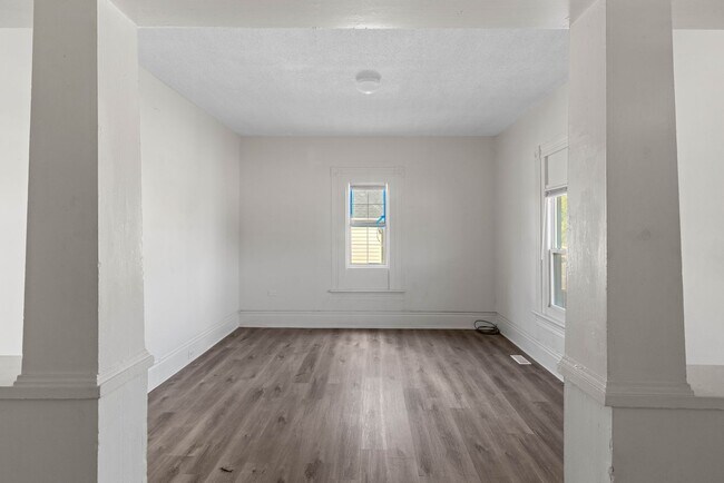 Building Photo - 1107 S Willow St