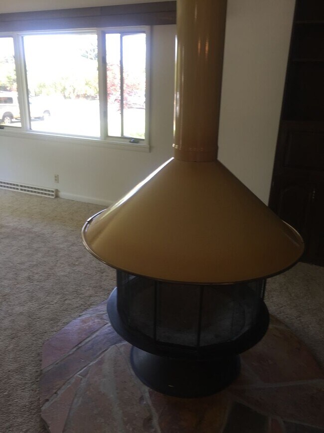 Building Photo - 516 N Willson Ave