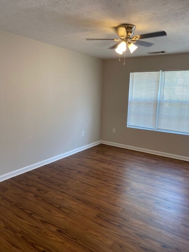 Building Photo - Cute Two Bedroom/1.5 Bath Close to Downtown Villa Rica