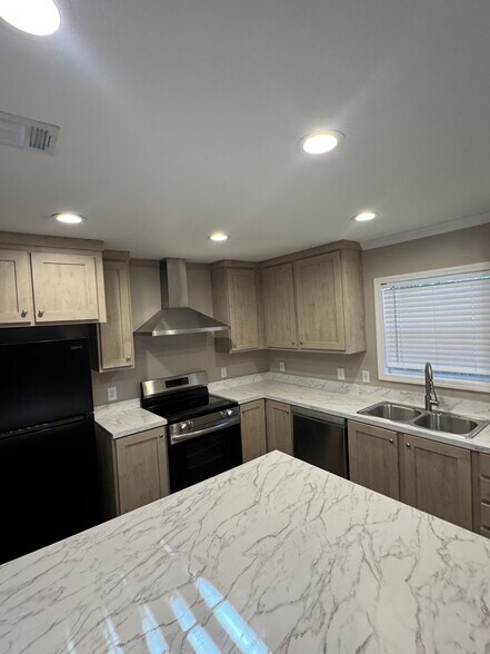 Primary Photo - 9027 Fairglade Dr N