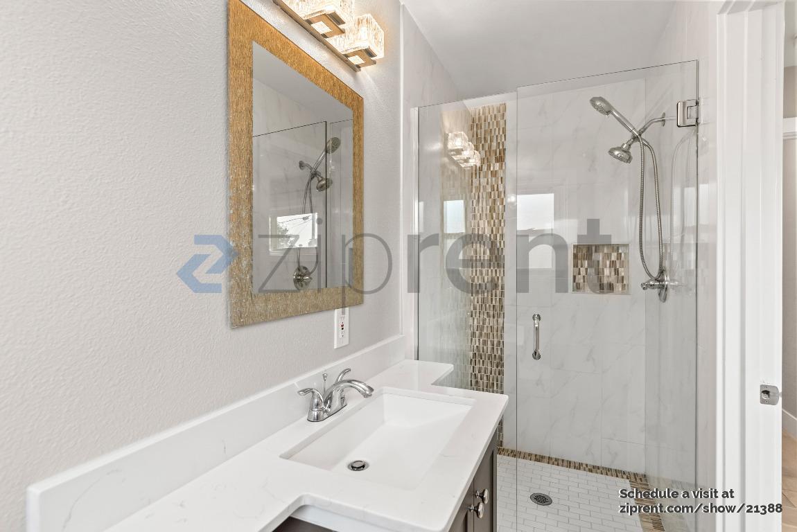 Building Photo - 2435 Denevi Dr