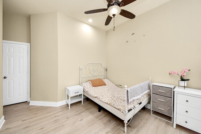 Building Photo - 10342 Solitaire Cir