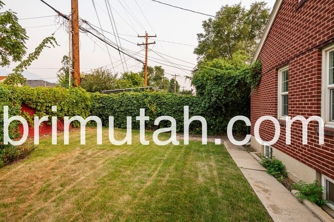 Building Photo - 1266 Parkway Ave