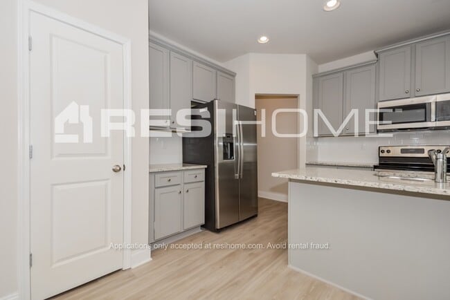 Building Photo - 3038 Faireno Pl