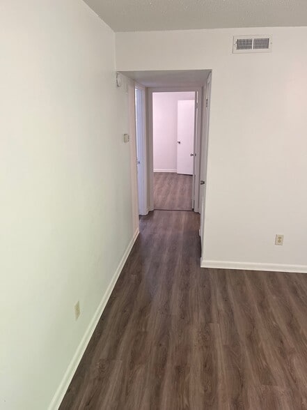 Building Photo - 300 Apache Dr