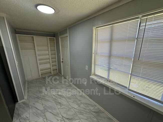 Building Photo - 6118 S Benton Ave