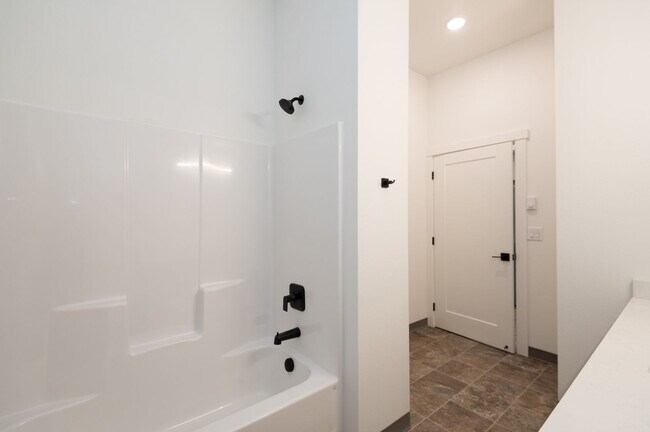 Building Photo - Colorado Apartment Unit 4