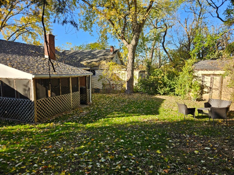 Building Photo - 1221 Methyl St