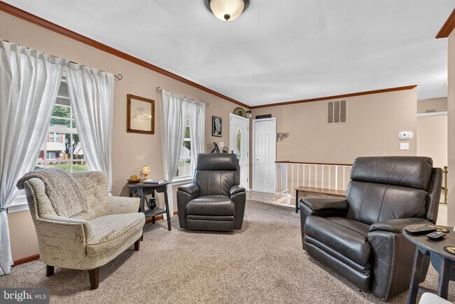 Building Photo - 8805 Rosanne Ct
