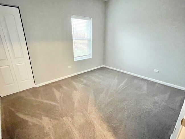 Building Photo - 809 E Main St