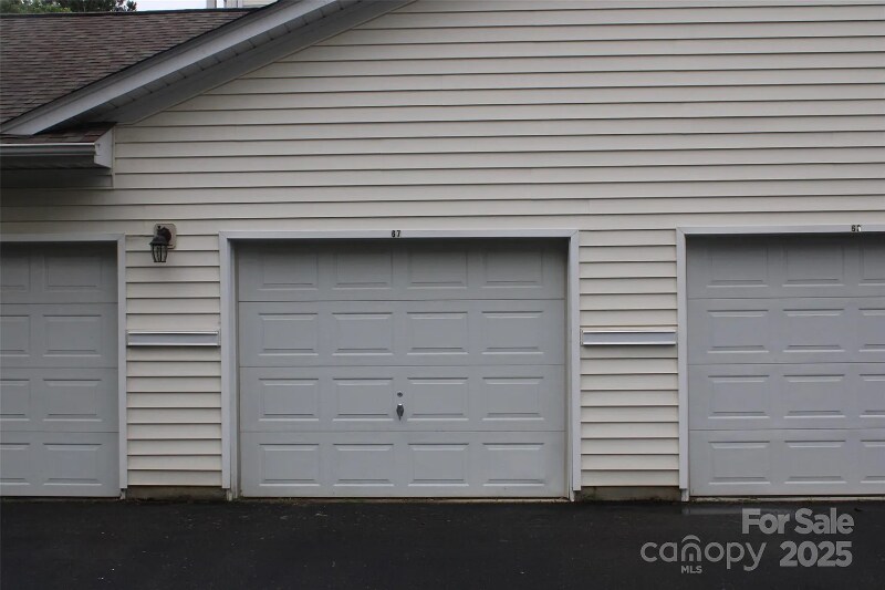 Building Photo - 9823 Hyde Glen Ct