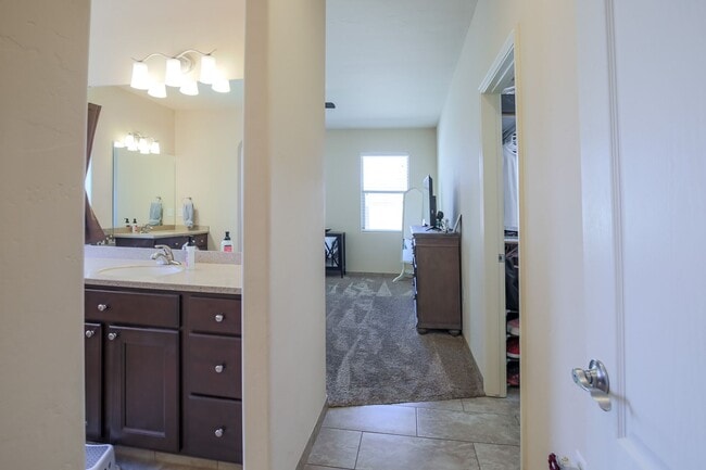 Building Photo - Meticulously kept 4 bedroom home with RV Parking/Hook ups