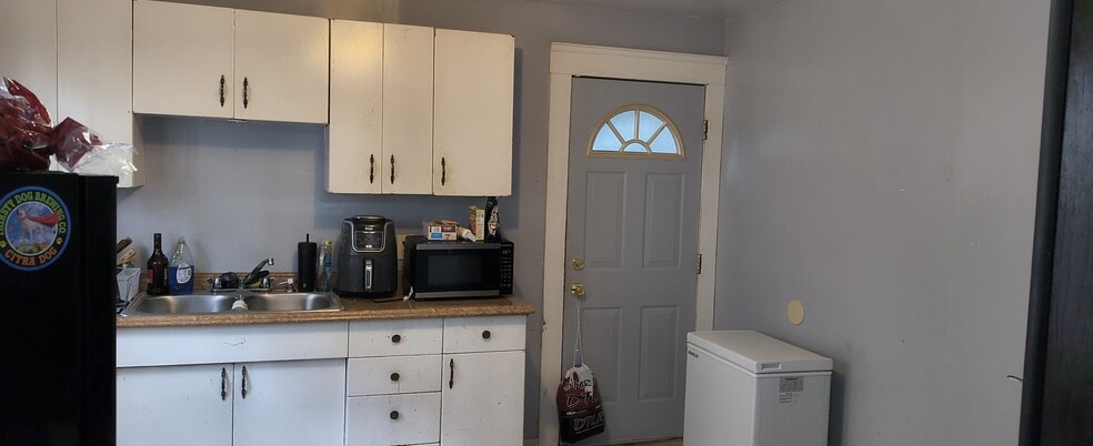 Building Photo - 4504 Beta Ave