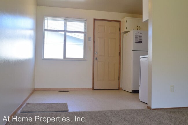 Building Photo - 925-931 NW Sequoia Ave