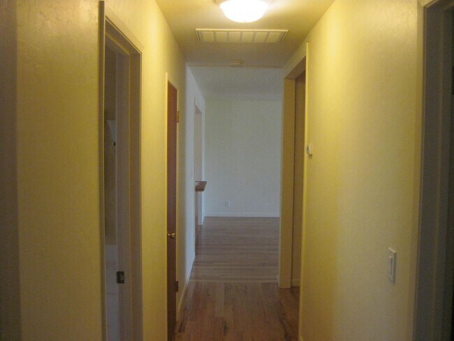 Building Photo - 10 Blossom Way
