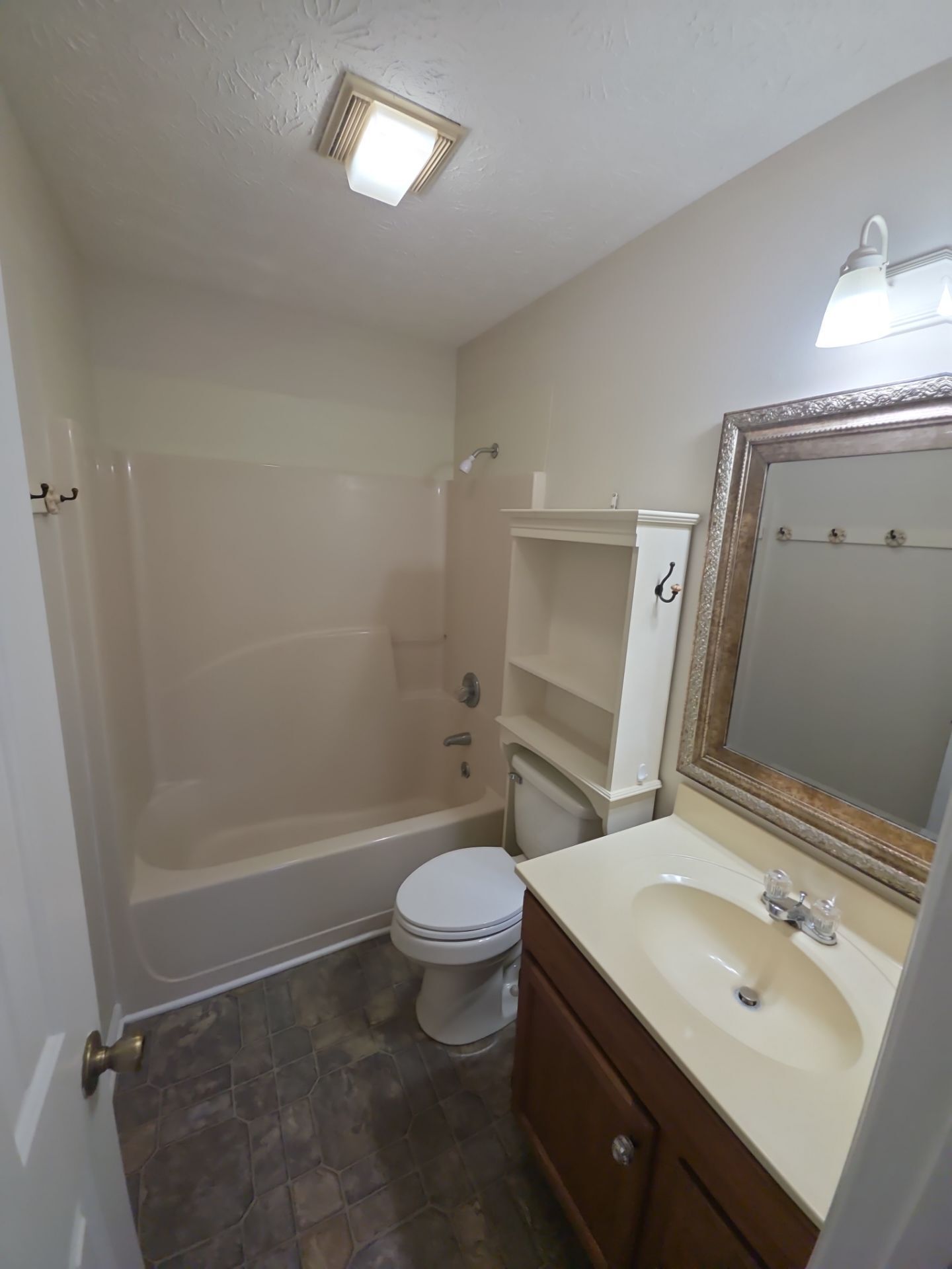 Building Photo - 83 Eastgate Cir