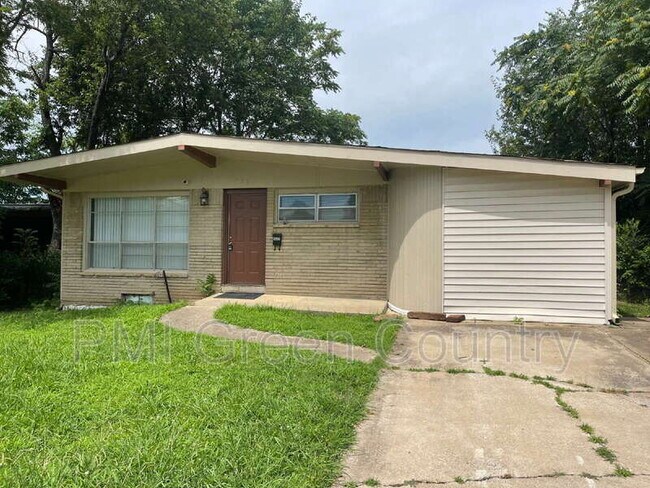 Primary Photo - 5430 N Frankfort Pl